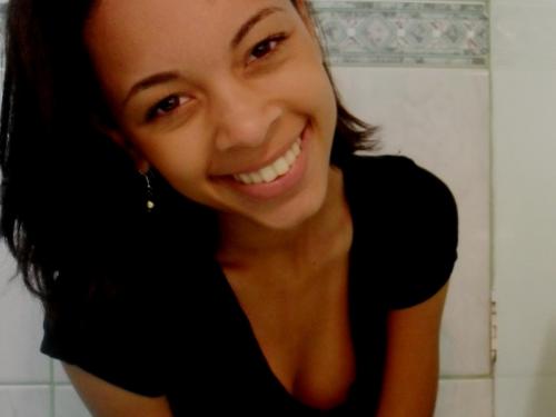 Estudante de Comunicação Social, Virginiana, e Costureira.