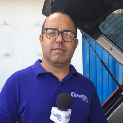 Radialista, Jornalista de formação, Assessor de Imprensa, corinthiano, curto rock and roll e esportes radicais. Amo minha família,