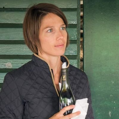 Responsable de clientèle vin @clairdelunefab #vin #gastronomie #oenotourisme #relationspresse #RP #influence #event #graphisme #édition