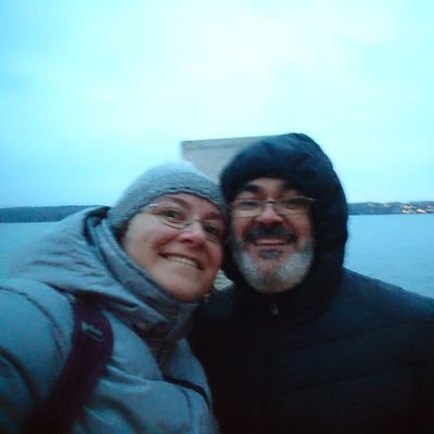 Enfermera y TER, una cosa no entorpece ni empaña la otra. Resido en Alemania por decisión propia, sin exilios forzados. No me gustan los tópicos