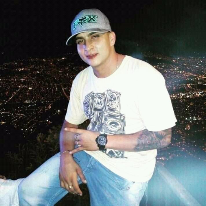 SOLO HETEROS COLOMBIANOS
no soy el de la foto de perfil!!!