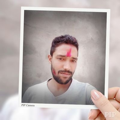 कोई मिला ही नही हमे कभी हमारा बन कर,
वो मिला भी तो हमे सिर्फ किनारा बनकर,
हर ख्वाब बन कर टुटा है यहां,
अब बस इंतज़ार ही मिला है एक सहारा बन कर।