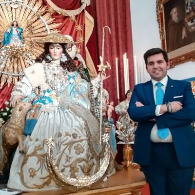 Sevillano, catolico y cofrade, malagueño de adopcion. Hermano de las Hermandades de la Divina Pastora de Santa Marina de Sevilla y del Monte Calvario de Málaga.