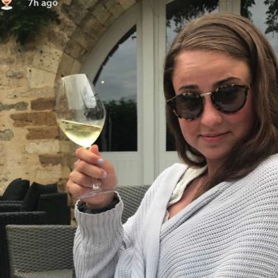 tknells's profile picture. (she/her) 🐻⬇️