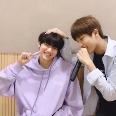 💞하정규💞 맞괄부탁해요😍










































정우는 흑발이다.