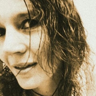 Book, Music,  & Movie enthusiast. Summer & Drinks & Flip Flops Kind of Gal. Have a Bucket List a Mile Long.