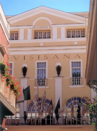 quisisanacapri's profile picture. Since 1845 the Grand Hotel Quisisana welcomes its guests,with all the charm and professionalism of Europe’s finest traditional Grand Hotels. 
https://t.co/ns4xKUTExK