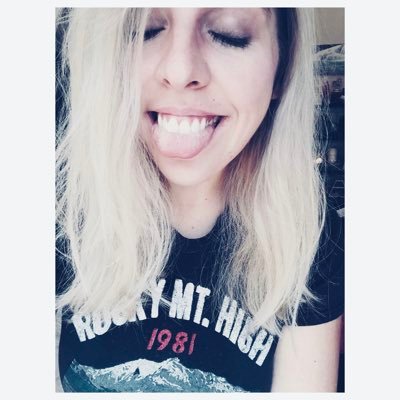_ThatGirlMel_'s profile picture. Bisexual | Music | Promoting | Makeup | Clubs | Art | SINGLE