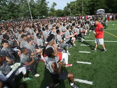 Football Recruiting Services * *
High School/Juco *
Exposure, Offers, Meal Plans *
75+ D1 Athletes in 10 years *Top 100/Top 50 rankings ( HS & Juco ) *