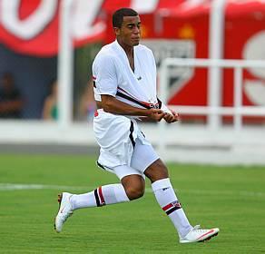 Fã clube destinado a Lucas, que começa e dar seu primeiro passos no time titular do são paulo futebol clube .