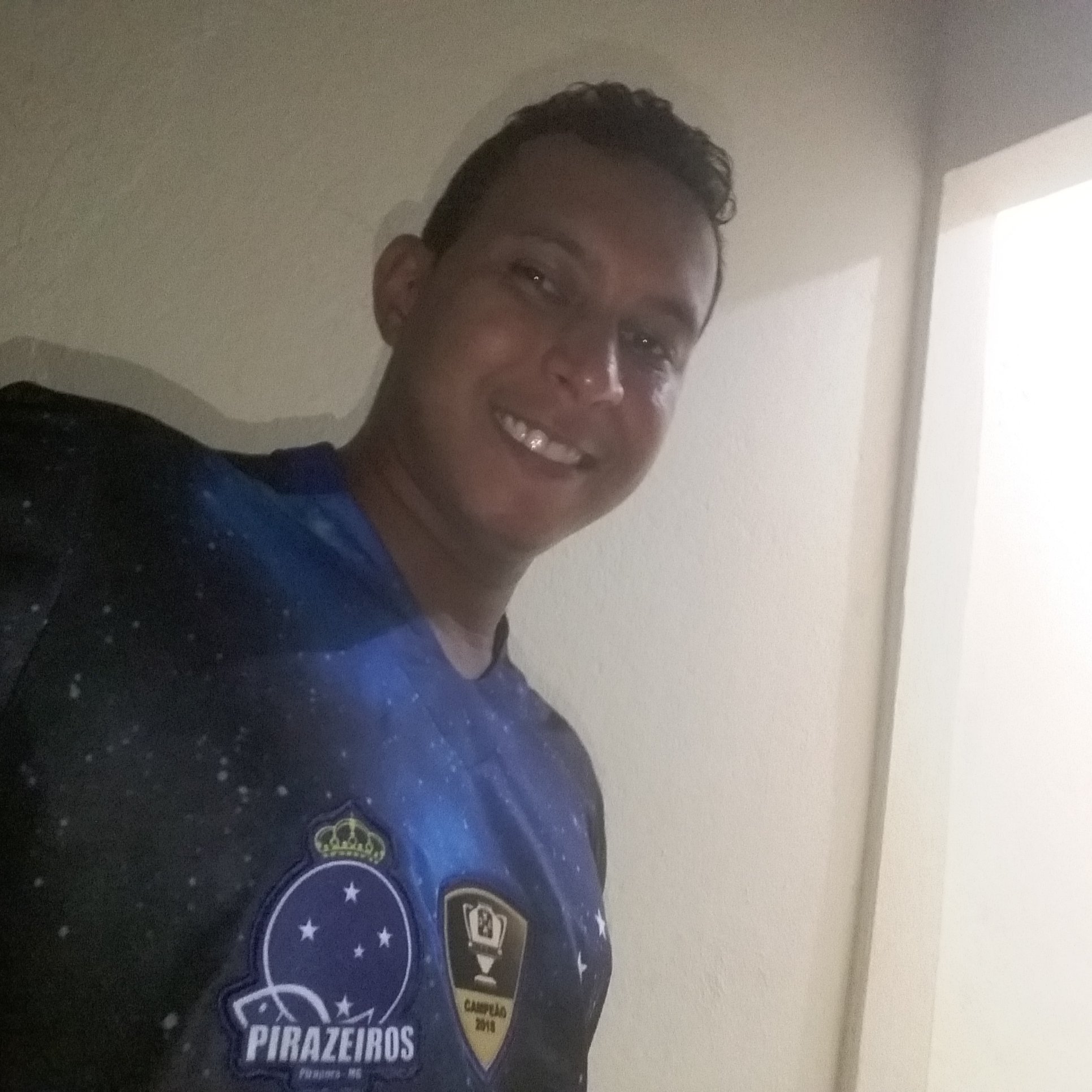 Uma pessoa legal que gosta de fazer novas amizades e conhecer novos lugares!