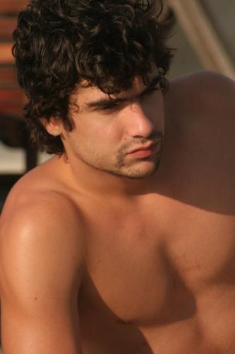 Renato_Favaro's profile picture. Vivão e Vivendo ...

Felicidade vai brilhar Mundo ...