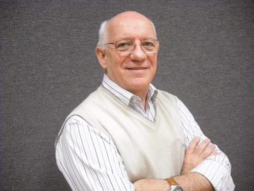 É minha missão aprimorar e compartilhar o conhecimento que me foi permitido adquirir e aprimorar, não importando onde, quando e como.