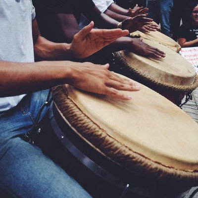 Somos jóvenes universitarios de diferentes rincones de la isla, unidos para llevar alegría y cultura. #LaBombaSomosNosotros