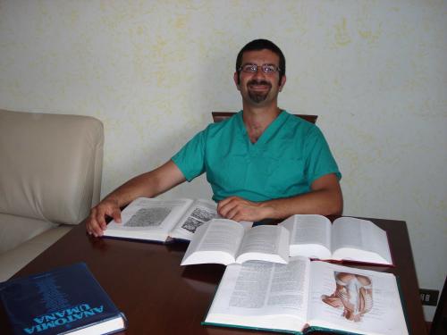 Italian oncologist with a degree in deep capacitive hyperthermia. Heat against cancer.