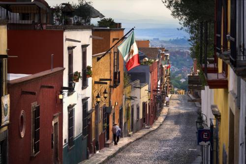 Artesana Rosewood Residences is the only new luxury residential community in the heart of historic downtown San Miguel Allende, just 3 hours from Mexico City.