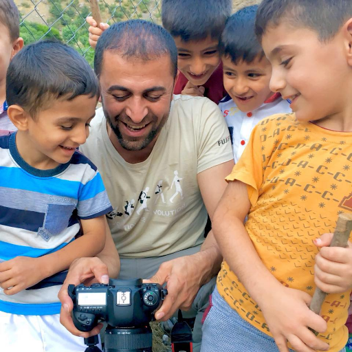 Üçüncü gözünün işaret parmağının ucunda olmasını dileyen bir fotoğrafçı. Bazıları “zaten öyle” olduğunu söylüyor. 📷 All photos were taken by me