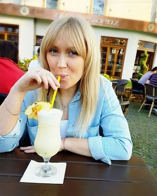 StphaniePaulet2's profile picture. Heureuses