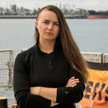 Always an activist. Former Greenpeace climate campaigner, current electrical worker ⚡ w/ IBEW fighting for a more just & sustainable world. #StopLine3