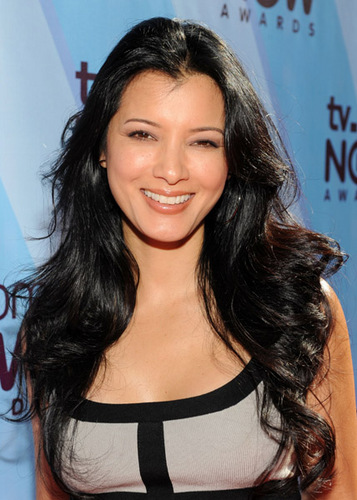 Twitter for the fansite, Enchantress: Kelly Hu.  This is not Kelly Hu's Official Twitter!