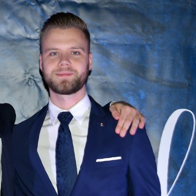 carlhybner's profile picture. Tvillingfar från Göteborg. Nyligen hemflyttad efter 5 år i Spanien. Galen i IFK Göteborg. Framtida miljonär.