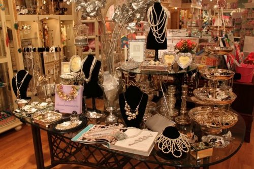 A fabulous gift shop in the heart of Brentwood. Come in and we will Uplift Your Spirit!