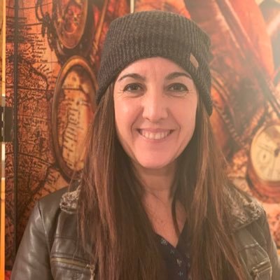 Laura54112282's profile picture. 