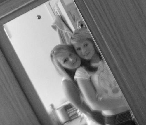 chickk_'s profile picture. love friends, family, music + twitterrr ♥