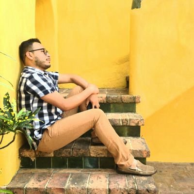 🐻
más cachete que cara...🐷
formador de mentes...
aventado y aventurero🕸🍃
vivo en el monte🌵🌳🐎🐃⛰🏞
amante de lo imposible🐊