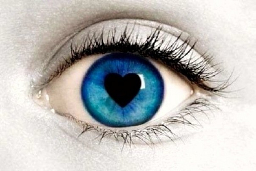 sweet,beautiful,cute,animal lover,shy when sees cute boy, eyes,romantic,loyal,brave,poetry lover,honest,shy,and special,poor,popularat school,cute,