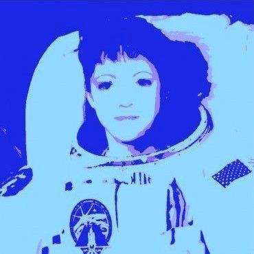 aka Koczó, Edit. Simple spacegeek. Godmom of 5.👦👦🐈🐈🐈 Speaks 'Martian'. Inventor of the unofficial NASA title of #TWEETCOM. 🚀✨☕🐈🎶📖🍫🎭🌳🌸