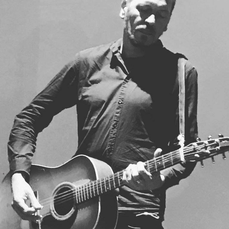 Singer-songwriter Martin aka from Utrecht brings songs with a sharp edge, get amazed and listen... also on FB, Insta & SoundCloud