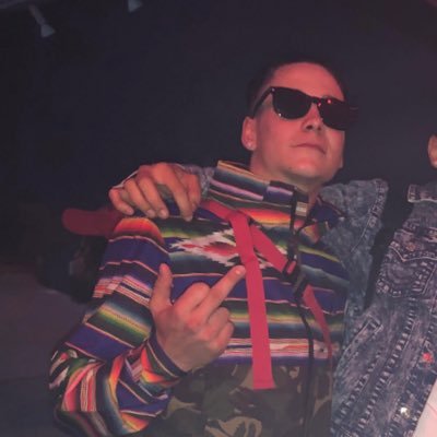 vandiizzee's profile picture. I intend to play my music very fucking loud today.