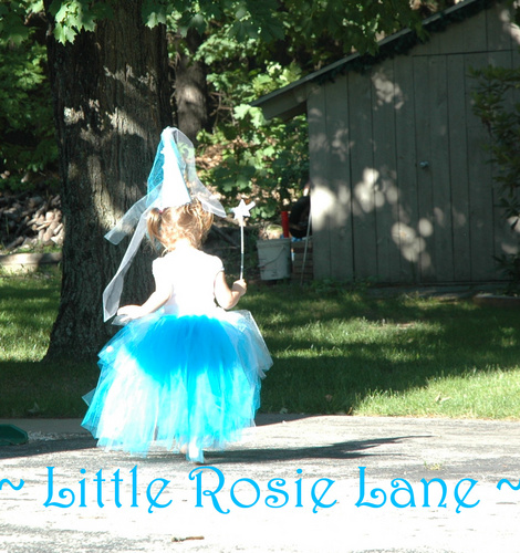 LittleRosieLane's profile picture. Blessed to be a SAHM to my Sweet Little Rosie, Wife to an Amazing man that loves me to the moon and back & side kick to a maltese that never leaves my side!!