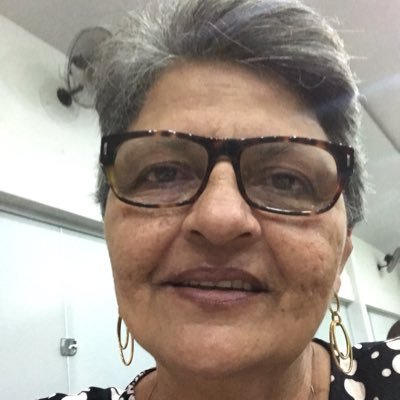 Adoradora de Deus, Brasileira com força, Professora com orgulho, Mãe alucinada de amor, guerreira da ética, da moral e do bem!!