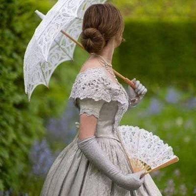 Translator, wife, mother, love quality movies, music and dance. Not particularly a fan of Twitter, but an absolute fan of actor Toby Stephens, so here I am!