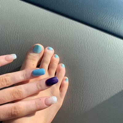 selling feet & other pictures for the low low dm me for my venmo or paypal 🥰🥰