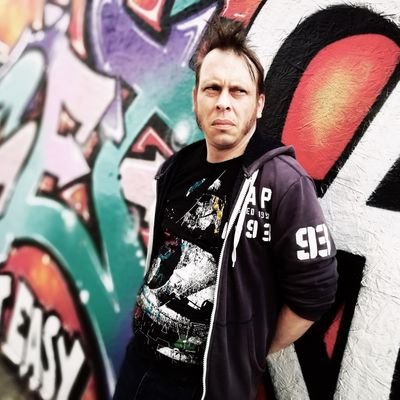 fatbwoi... indietronic/acoustic artist, loves a laser...
New Album - Behold - Out Now!!
https://t.co/R0RtnmGORd