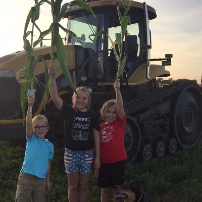 Three South Dakota kids • NE S. Dak • ❤️ farm life • 🌽🚜 Follow us on IG @kidsmeyer