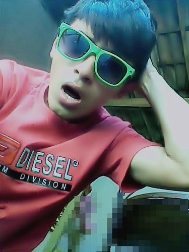 “SOU COMO UM COPO DE VIDRO , QUANDO ME JOGAM NO CHÃO EU QUEBRO , MAS QUANDO PISAM EM CIMA  , EU TE CORTO TODO” , HAHA *-*
