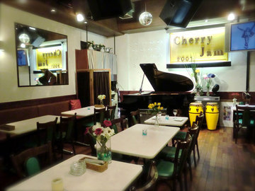 大阪市の堂島にあるイタリアンレストランです。毎夜生演奏あり！無農薬野菜や素材にこだわった本格イタリアンです。