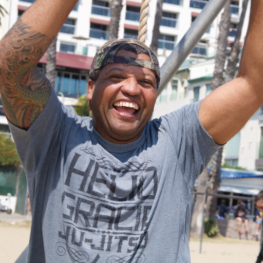 Writer, filmmaker, BJJ Purple Belt, Workout Enthusiast and Coffee Lover!