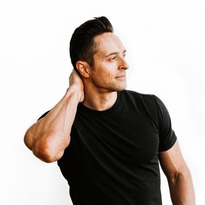 Co-Founder / CMO @ideawins
Coach, Motivator, Entrepreneur, Model, Actor, Pro Dancer/Choreographer