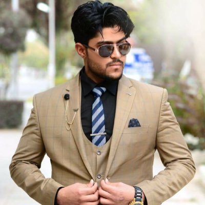 FaysalAlwhaeb's profile picture. ربمآ الابتعاد قاتل لكنه الأفضل من قرب بلا تقدير 😔😔😔