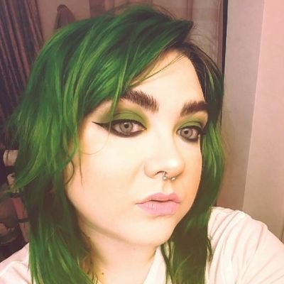 🦷she/her. 37. bookseller, helpline worker, publicity ghoul for @ghoulishbooks, reviewer for @sinisterscoop6, delicate tenderhearted crybaby, slime gargoyle.🦷
