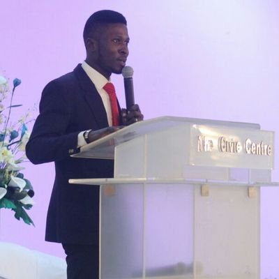 Events MC | Comedian | O.A.P @Mainland 98.3FM | Writer |
Man behind #waffibible.
Bookings: 08065724614.