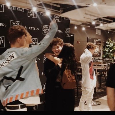 herroning's profile picture. i don’t know how to twitter