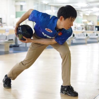 両手投げのプロボウラーです🎳✨ 両手投げでボウリングの楽しさを広めるべく活動しています！  誰でも両手投げにチャレンジできることを証明するため必ず大会で優勝します💪✨  一緒にボウリングを楽しみましょう！#大人の両手投げ