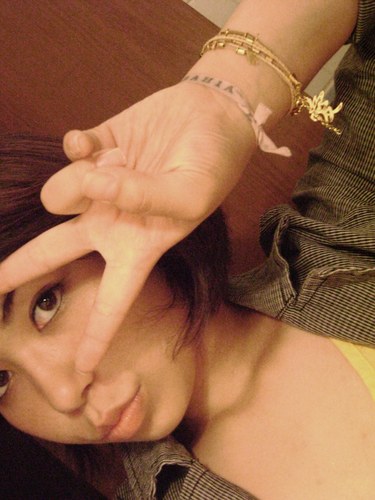 FridaFacts's profile picture. Priscila, também conhecida como Frida! Sonhadora, Desastrada, Carente, Gulosa e Feliz! ;D