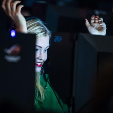 Esports Geek🕹️ Head of CS:GO & Caster @kanaliiga🐔  IT Recruiter @supermetrics💼 Casted @teliaesportsfi @assemblyparty @yle_eurheilu // laura.kyntaja@gmail.com